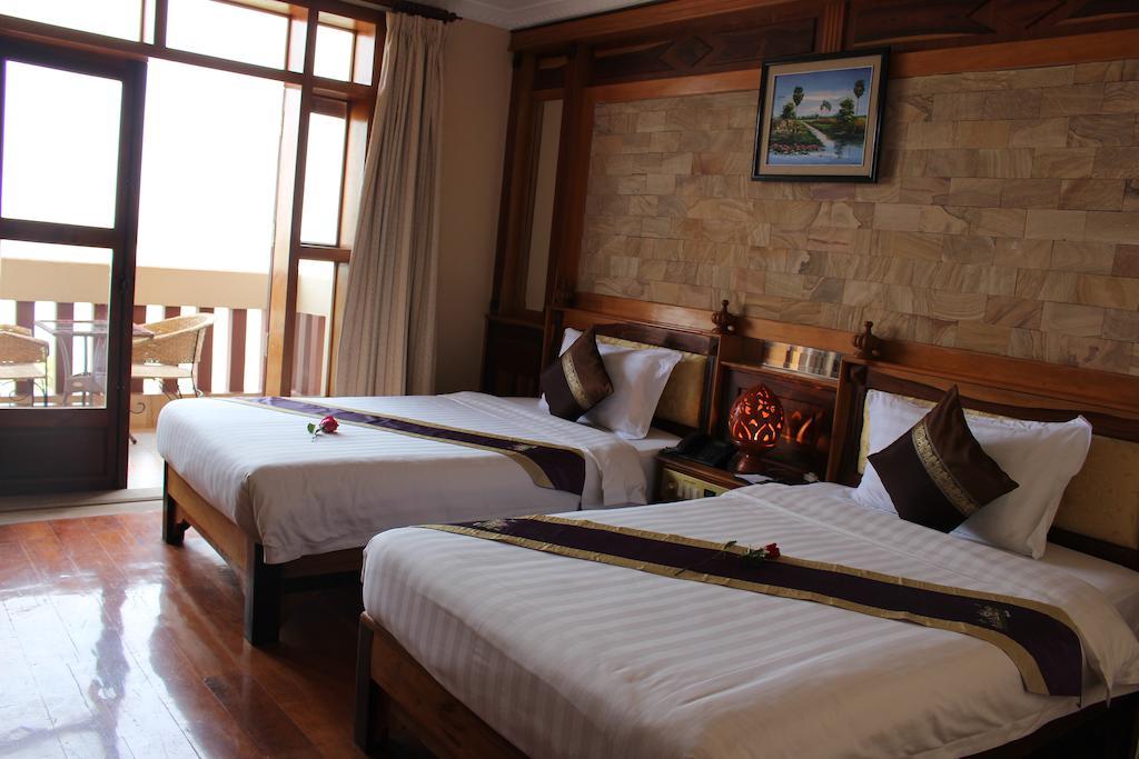 Blue River Hotel Phnom Penh Exterior photo