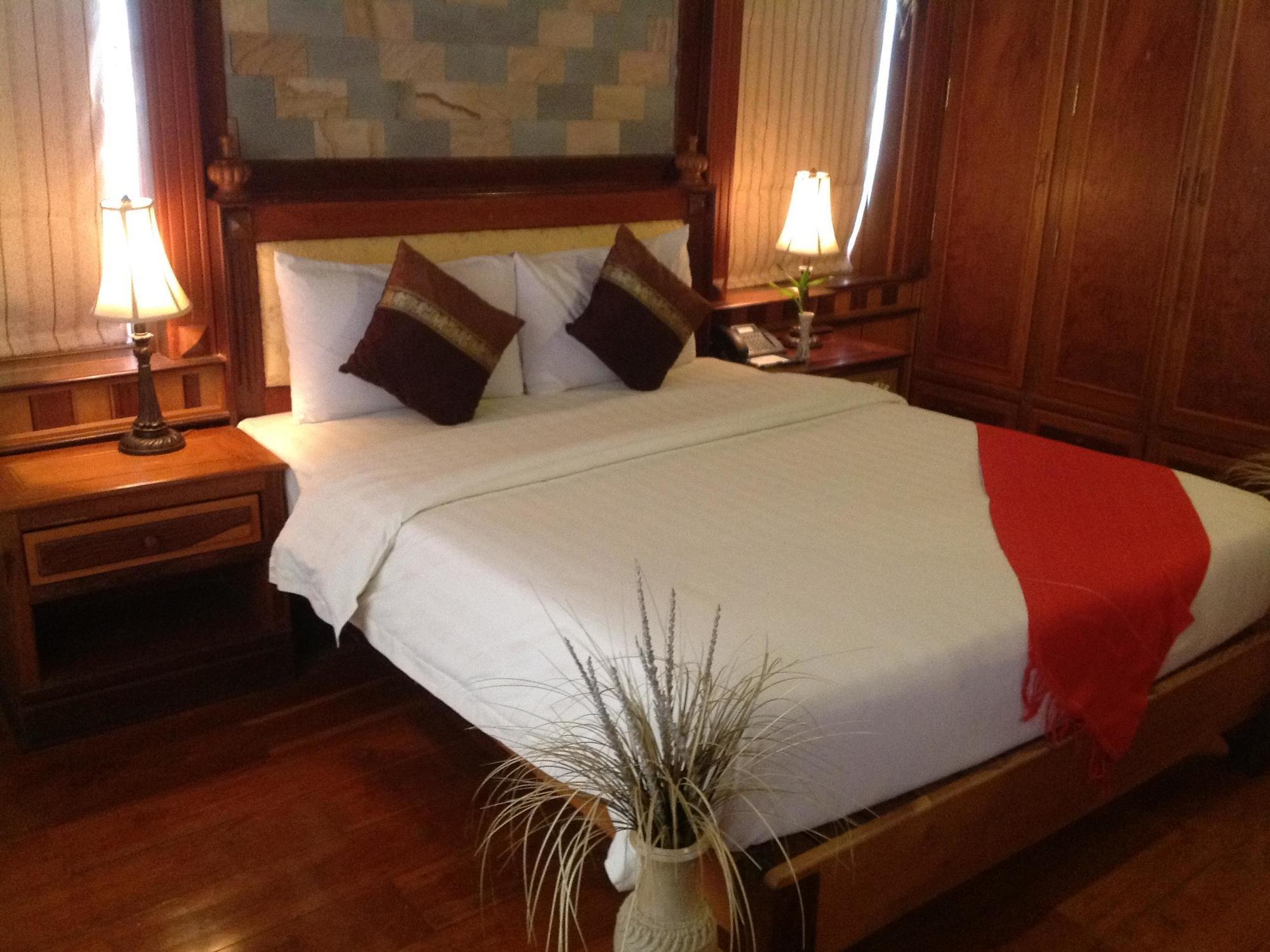 Blue River Hotel Phnom Penh Exterior photo