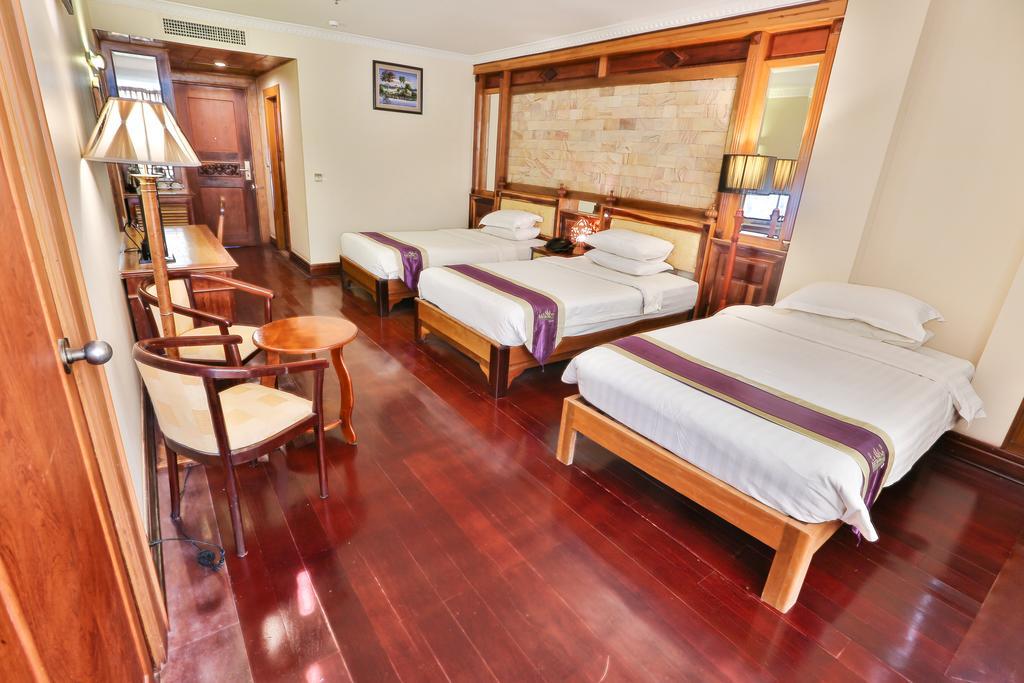 Blue River Hotel Phnom Penh Exterior photo