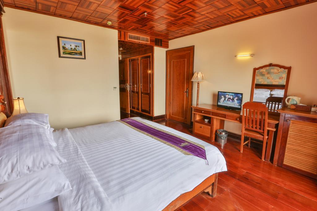 Blue River Hotel Phnom Penh Exterior photo