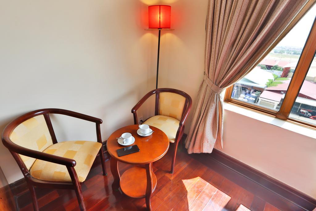 Blue River Hotel Phnom Penh Exterior photo