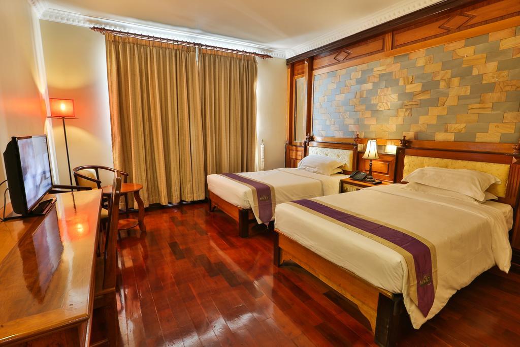 Blue River Hotel Phnom Penh Exterior photo