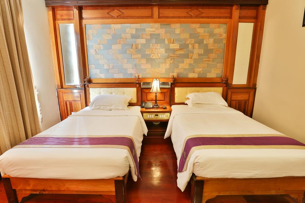 Blue River Hotel Phnom Penh Exterior photo
