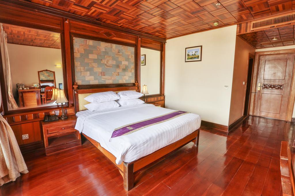 Blue River Hotel Phnom Penh Exterior photo