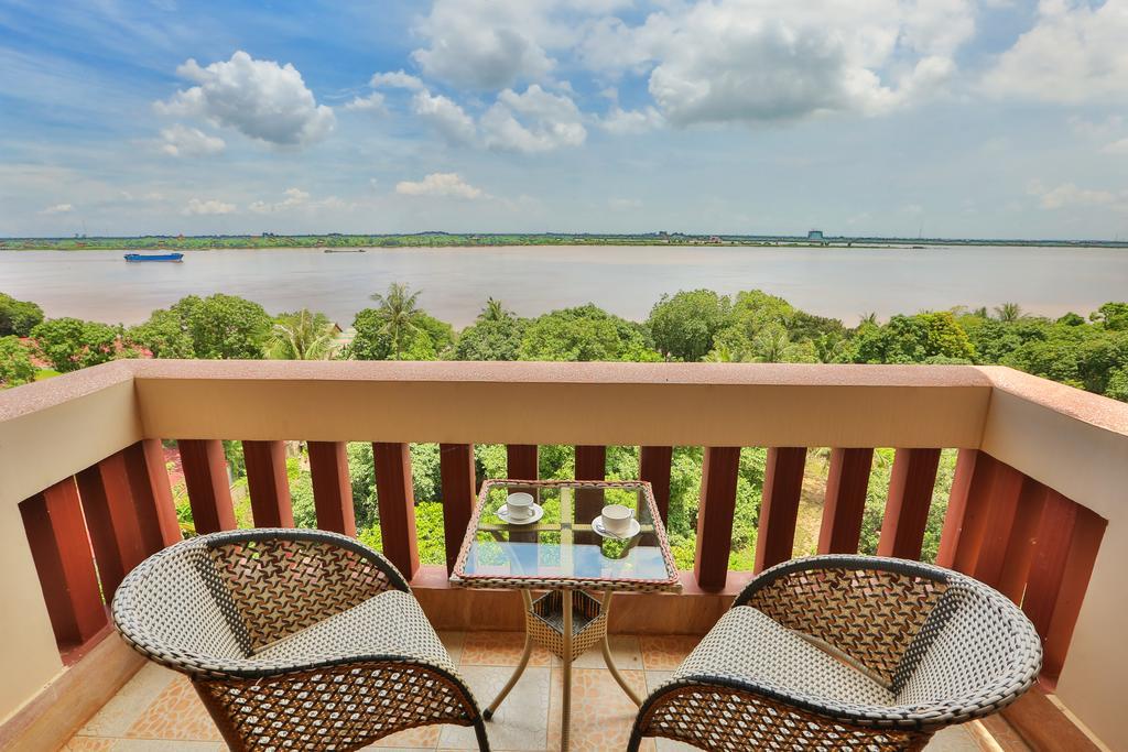 Blue River Hotel Phnom Penh Exterior photo