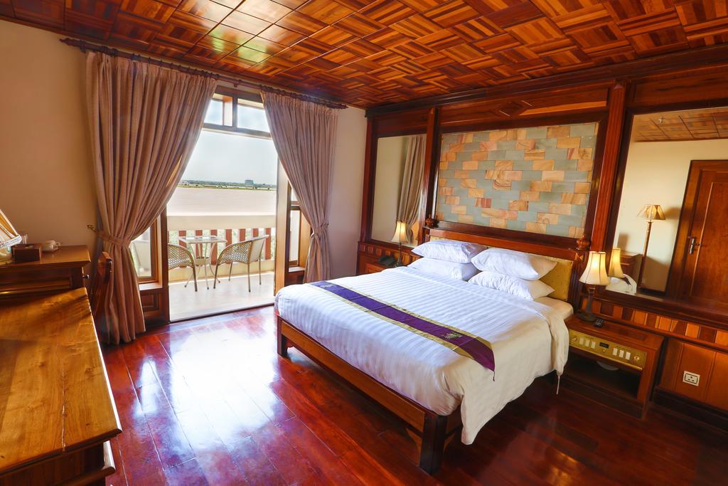 Blue River Hotel Phnom Penh Exterior photo