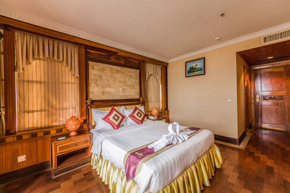 Blue River Hotel Phnom Penh Exterior photo