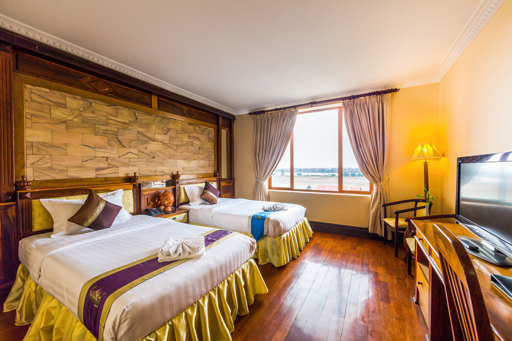 Blue River Hotel Phnom Penh Exterior photo