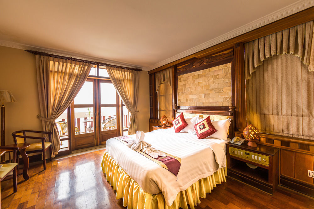 Blue River Hotel Phnom Penh Exterior photo