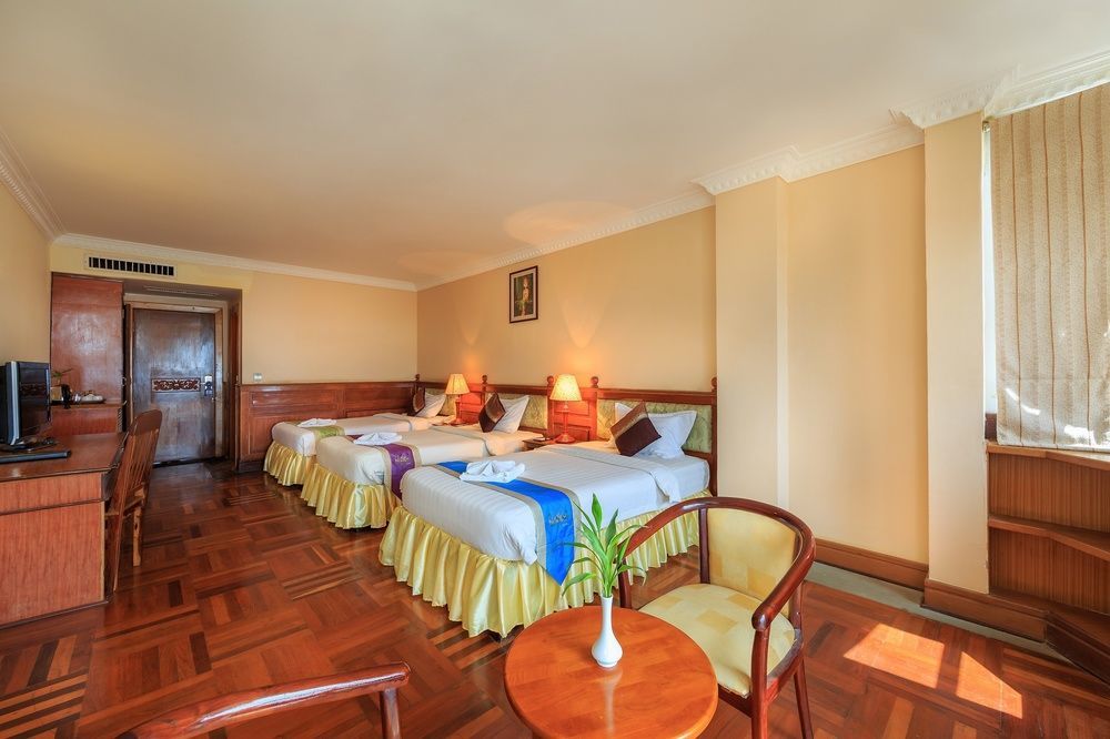 Blue River Hotel Phnom Penh Exterior photo