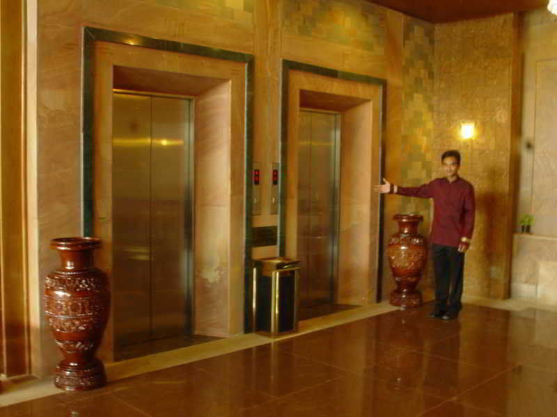Blue River Hotel Phnom Penh Exterior photo