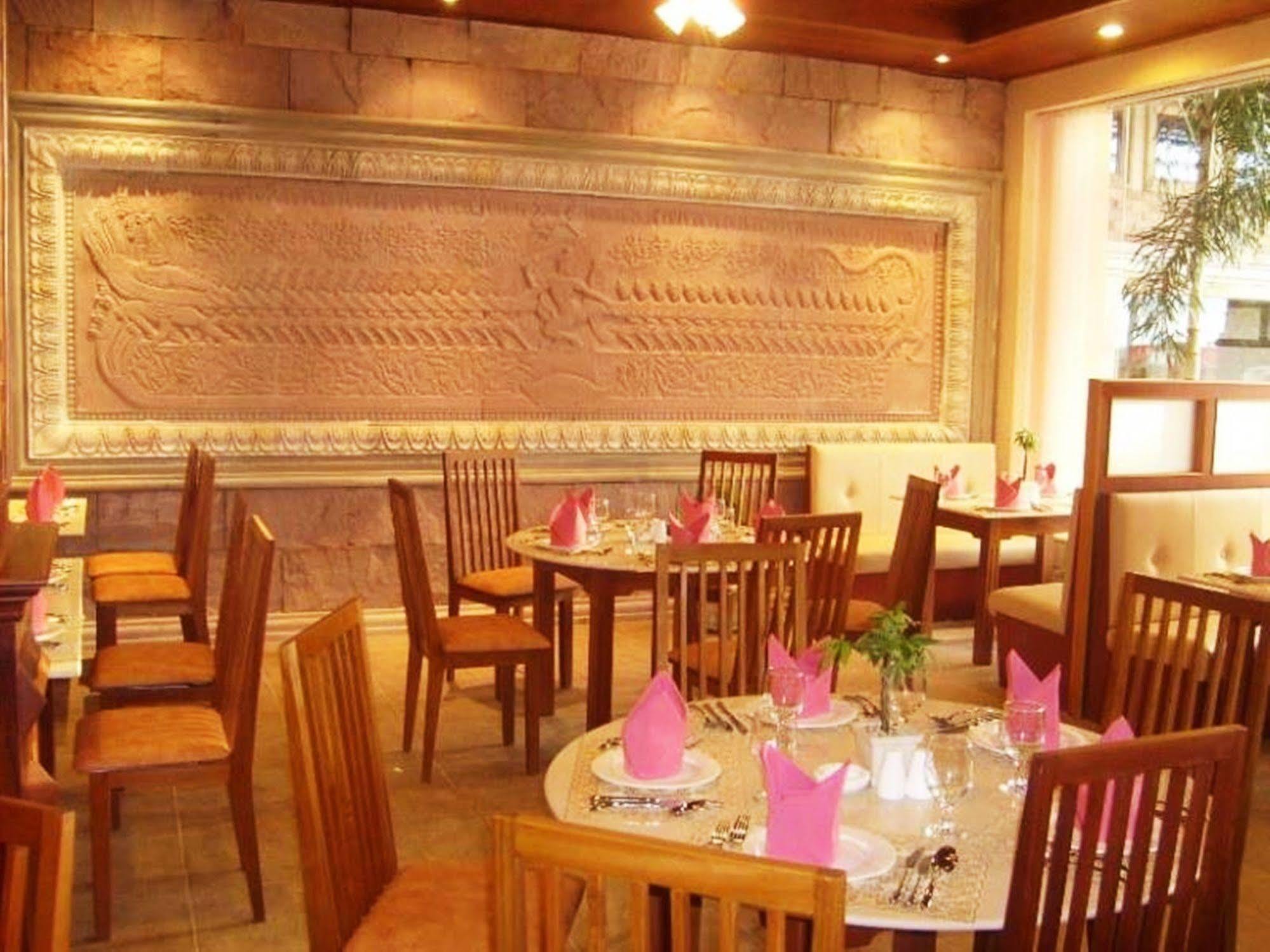 Blue River Hotel Phnom Penh Exterior photo