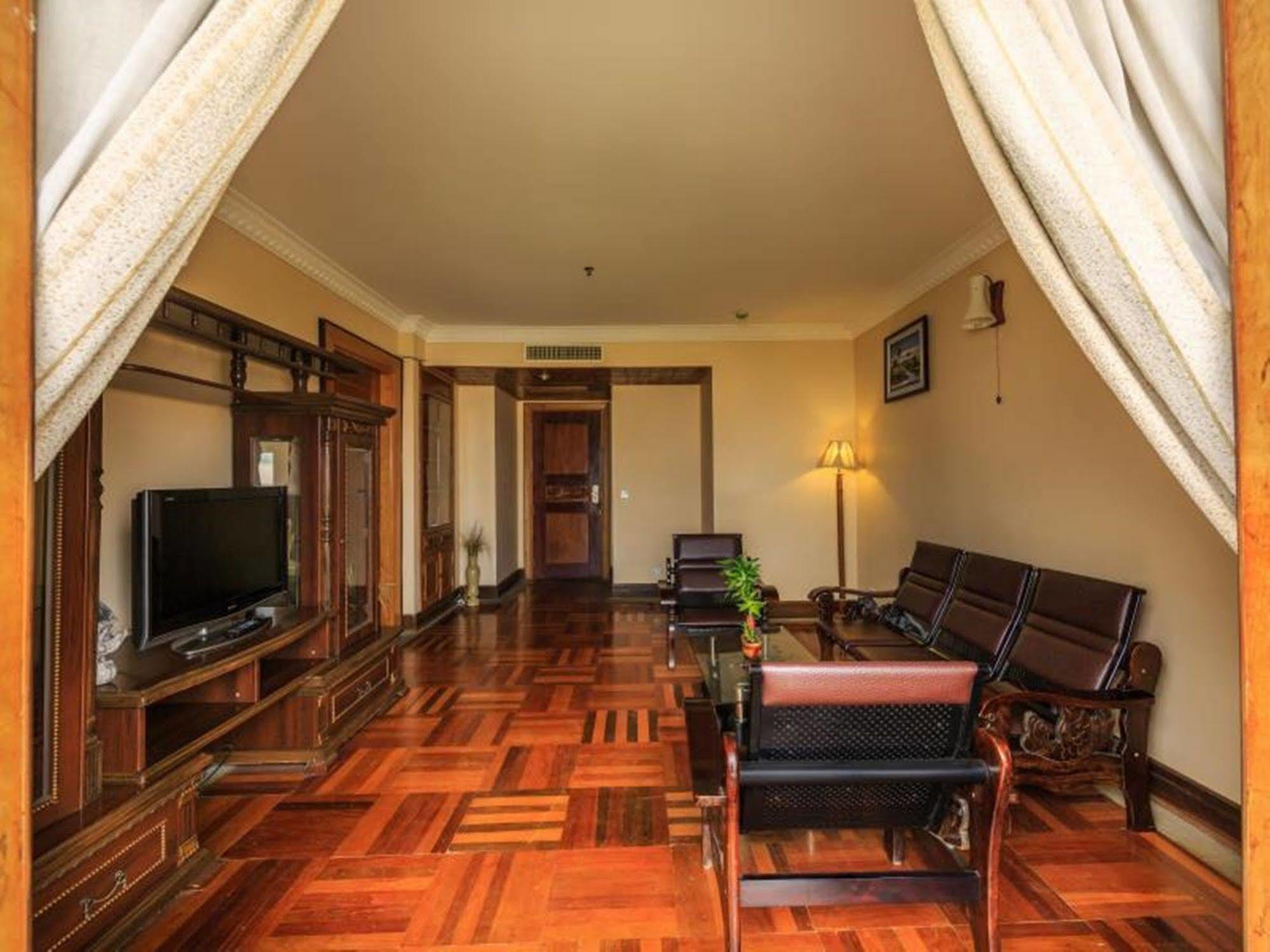 Blue River Hotel Phnom Penh Exterior photo