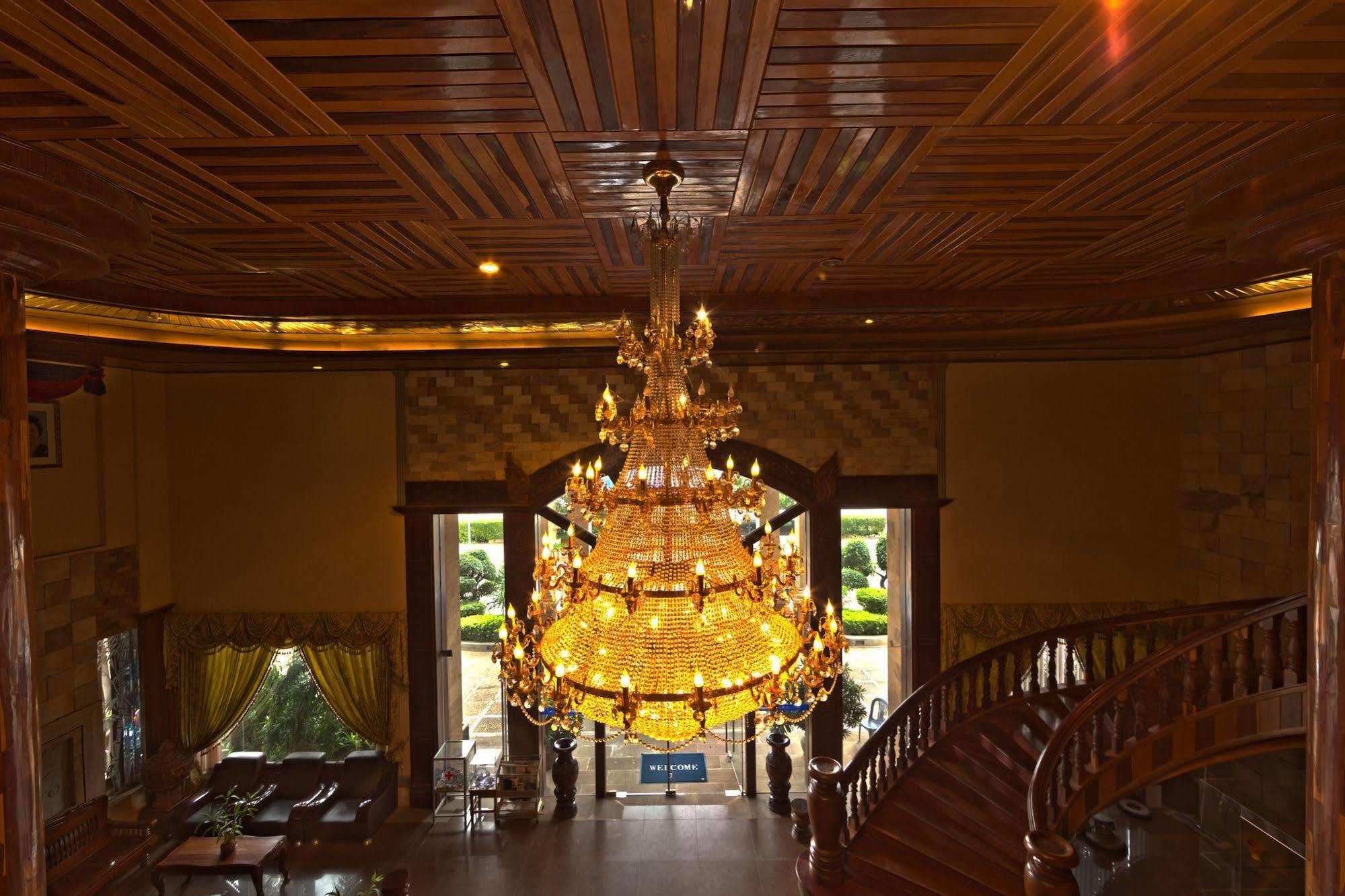 Blue River Hotel Phnom Penh Exterior photo