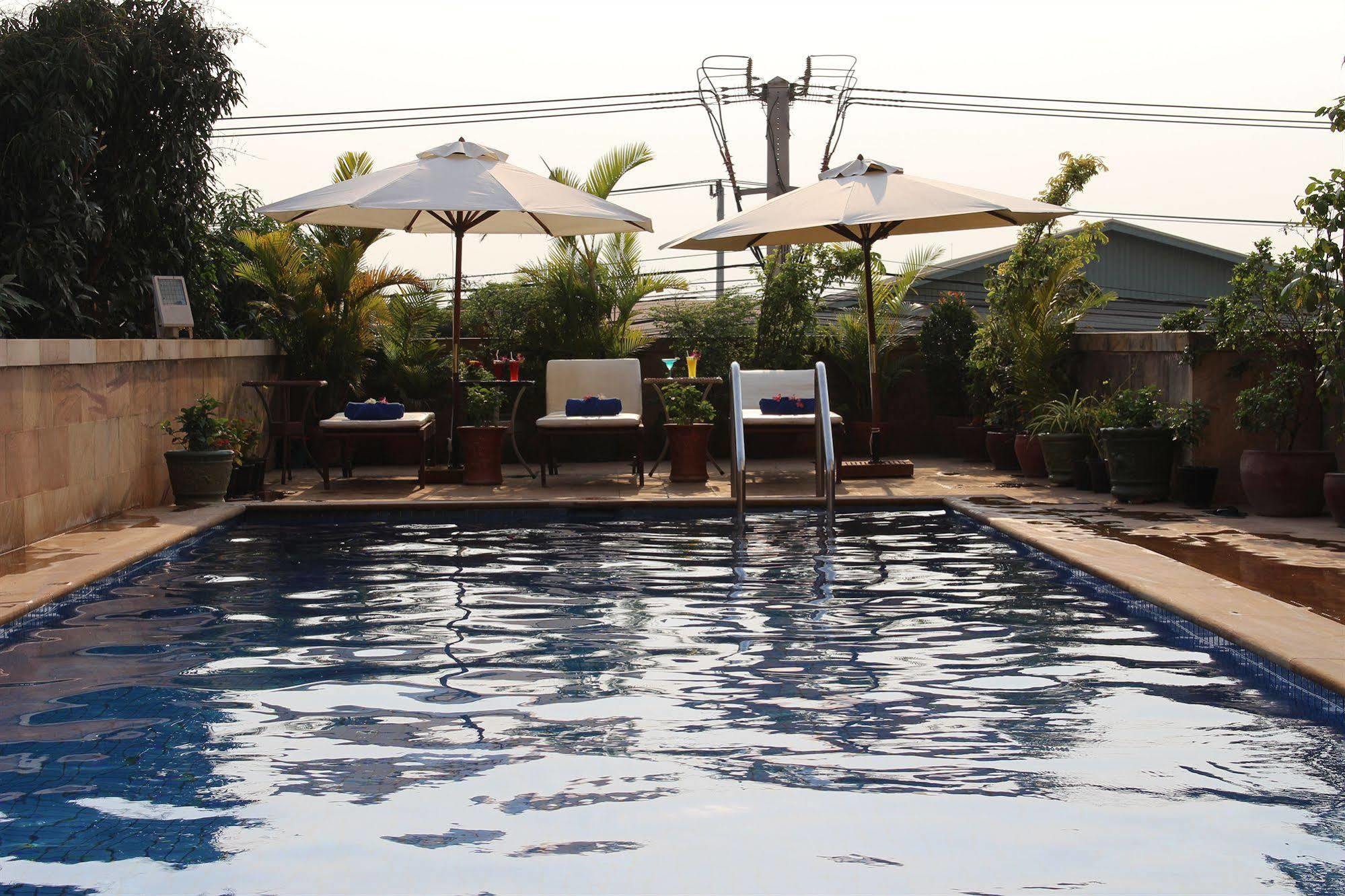 Blue River Hotel Phnom Penh Exterior photo