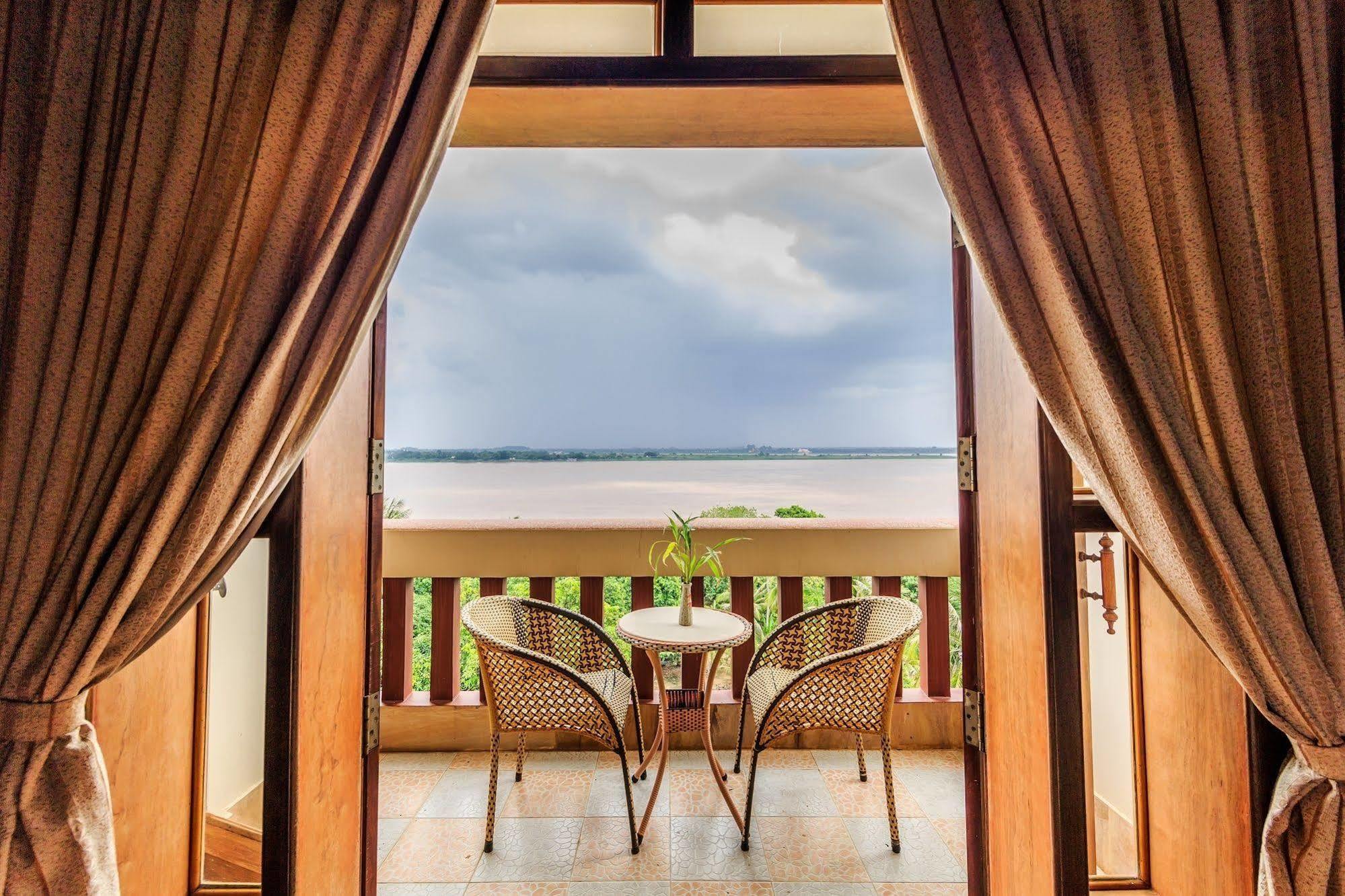 Blue River Hotel Phnom Penh Exterior photo