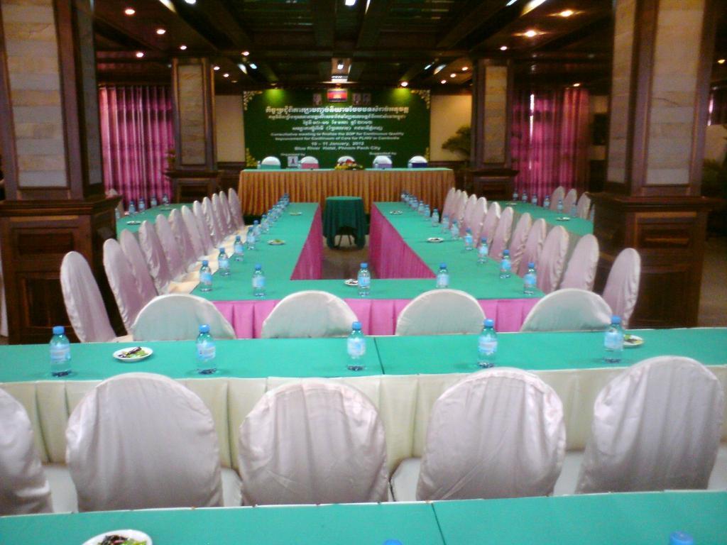 Blue River Hotel Phnom Penh Exterior photo